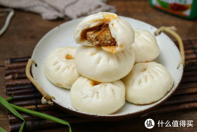 蒸肉包子有诀窍，调馅时多做这一步，皮软馅香直冒汁儿，好吃到爆